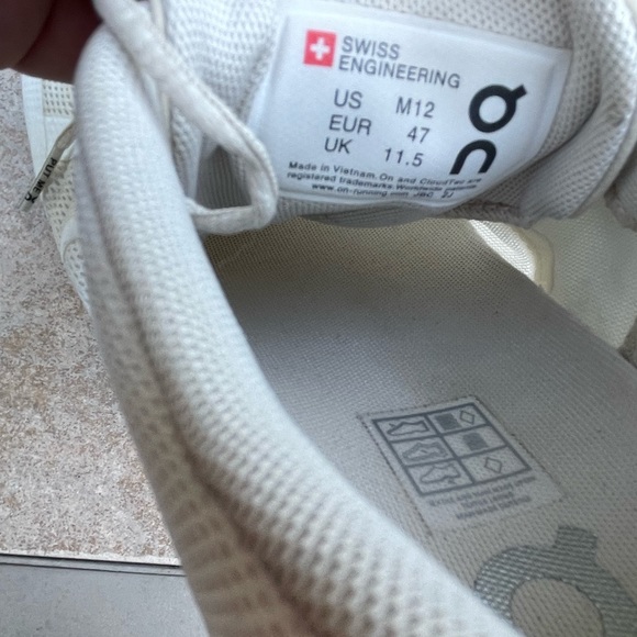 ON MEN'S CLOUD - Picture 12 of 12